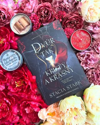 📚 Příběh, který by klidně mohl být ještě krutější a krásnější. ⏳ Prisca věří, že je zkažená, protože si bohové nevzali...